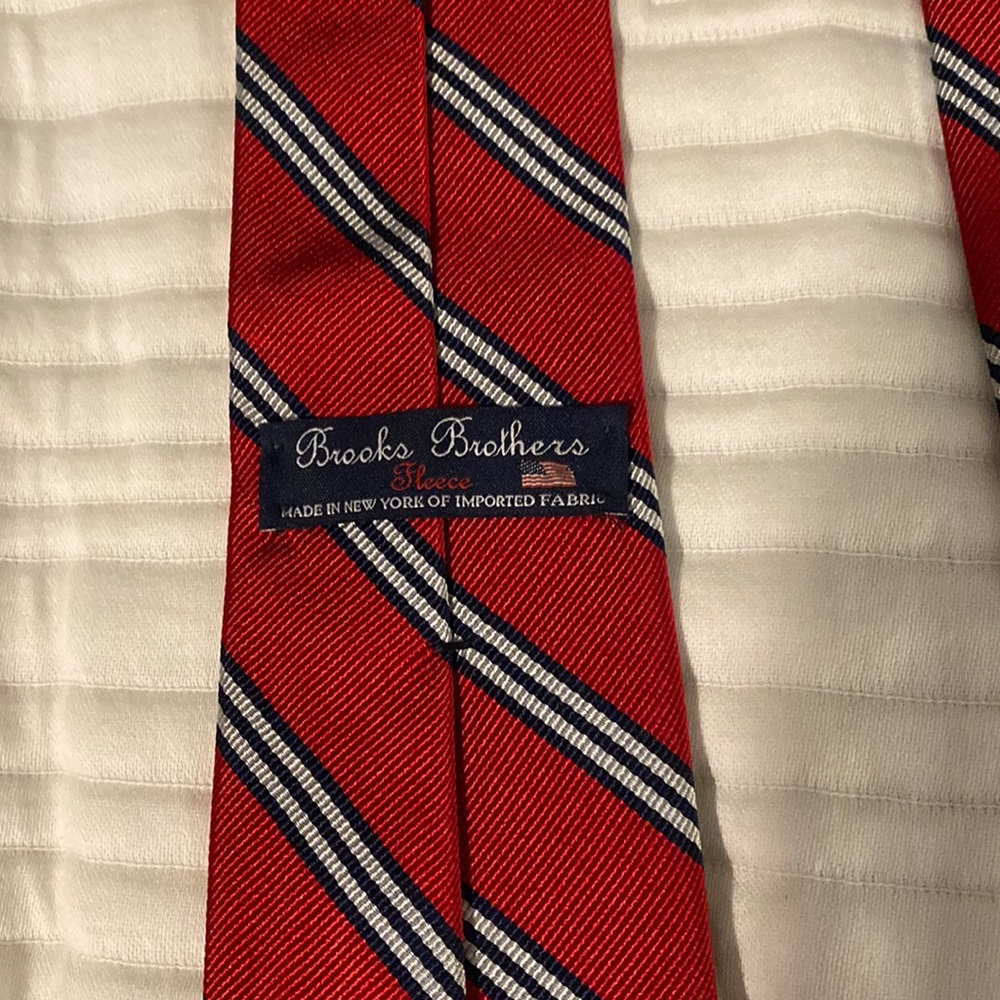 Brooks Brothers tie, size Youth Large